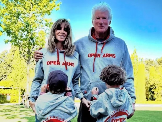 Alejandra y Richard Gere con sus hijos en su nueva mansión en Madrid