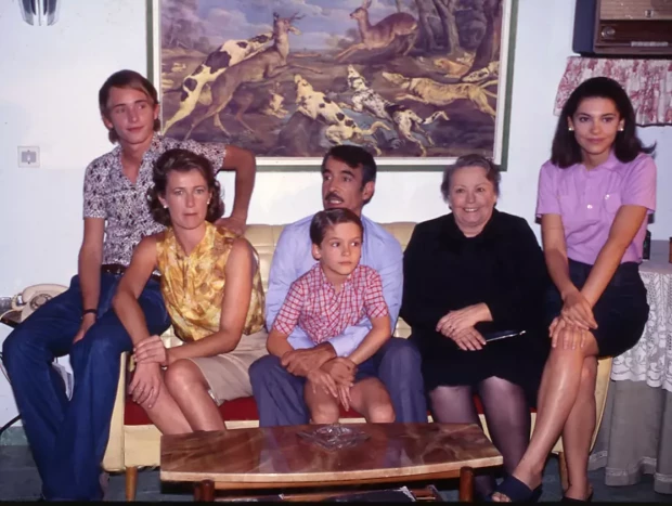 Los Alcántara. Interpretando a la madre de Mercedes (Ana Duato), María empezó en
'Cuéntame cómo pasó' en 2001 y su personaje ha durado hasta la última temporada (arriba).
