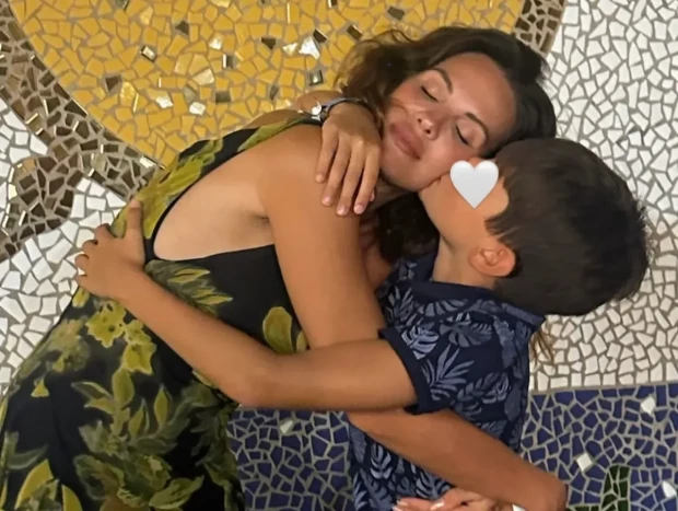 Jessica Bueno con su hijo