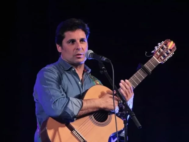 Fran Rivera cantando