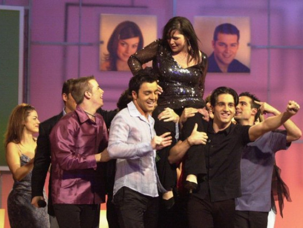 Los concursantes de la primera edición de «Operación Triunfo» celebran el triunfo de Rosa López.