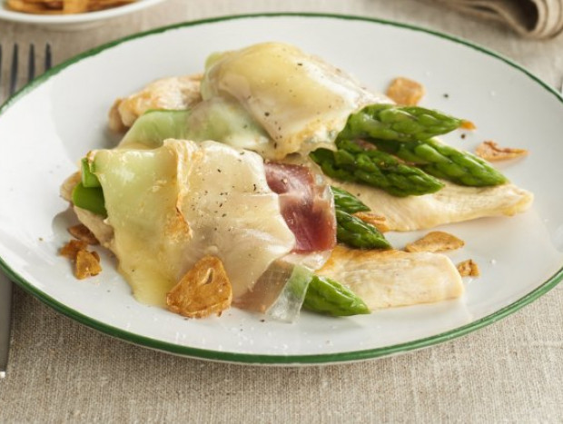 filetes-de-pollo-gratinados-con-espa-rragos-verdes