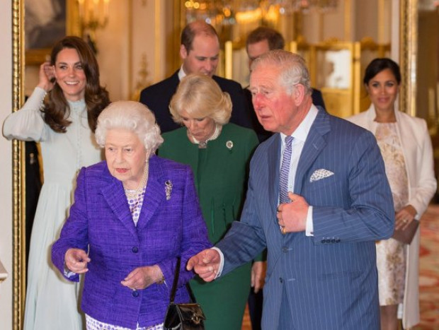 Isabel II, Carlos, Camilla, los duques de Cambridge y los de Sussex.