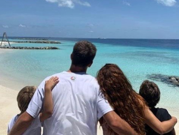 Piqué y Shakira en el verano de 2020 con sus hijos, en Maldivas.
