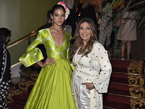 Raquel Bollo, posando con uno de sus diseños flamencos. Foto: EP