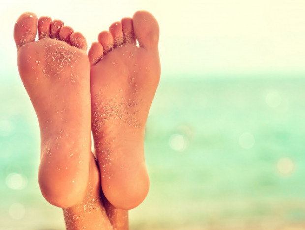 Sumergir los pies en agua favorece la circulación