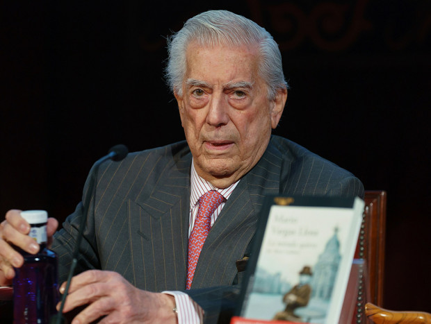 mario vargas llosa en un evento