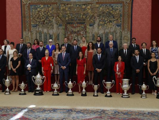 reina letizia maribel nadal rojo