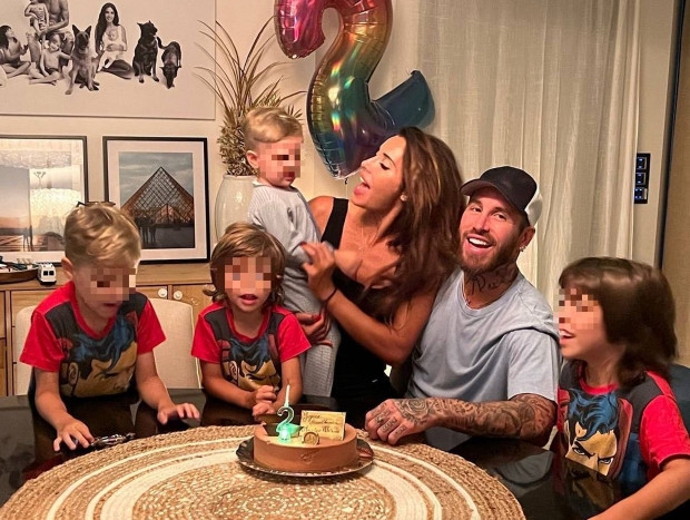 Pilar Rubio y Sergio Ramos posan junto a sus hijos por el cumpleaños de Máximo Adriano (@sergioramos)