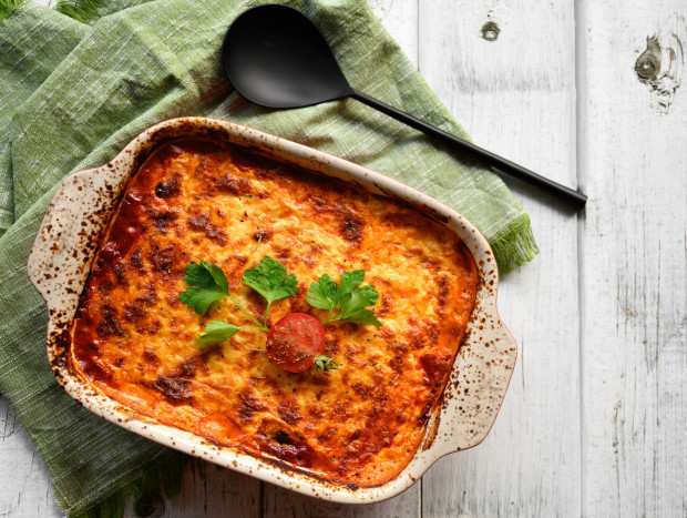 Los últimos minutos de cocción activa la función de grill de tu horno para gratinar el queso de la superficie.