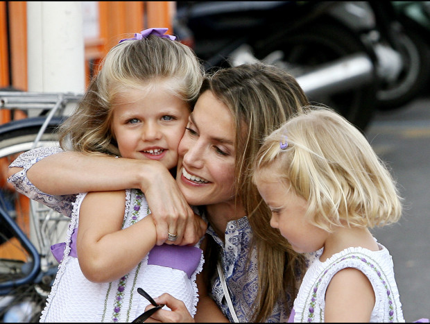 Letizia con sus hijas de pequeñas