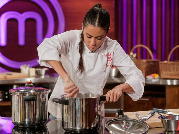 María Lo masterchef cocinando