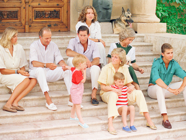 Diana, Carlos y sus hijos durante su segunda visita a Marivent, en 1988.