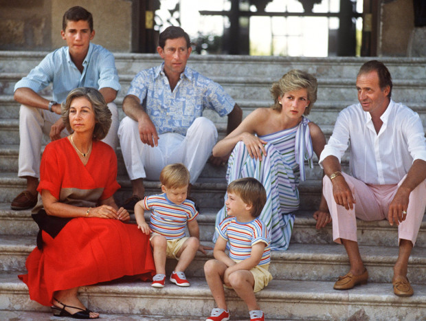 Lady Di y sus hijos con la familia real española
