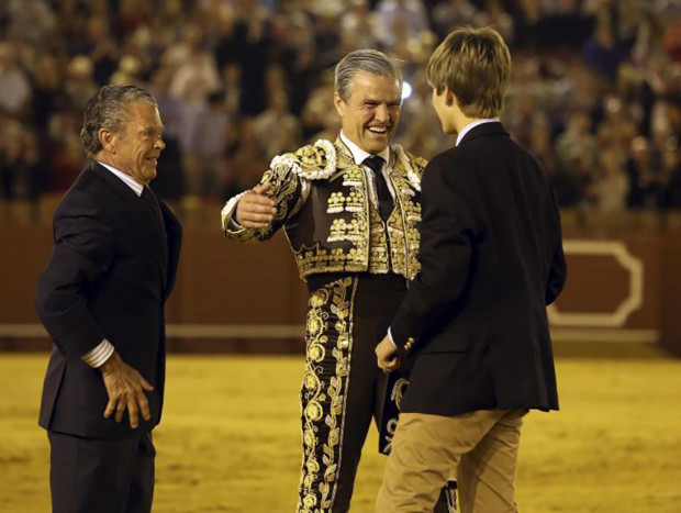 Espartaco con su padre y con su hijo el día de su retirada