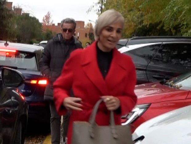 Ortega Cano y Ana María Aldón, saliendo juntos del colegio de su hijo. Foto: EP