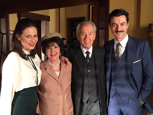 José Sacristán y Concha Velasco con Aitana Sánchez-Gijón y Javier Rey en 'Velvet'.