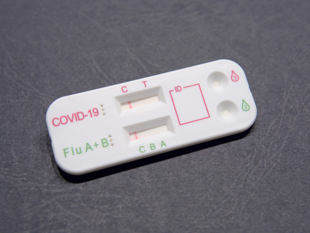 Test rápido de COVID-19 y gripe.