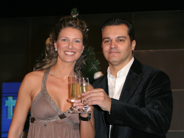 Imagen de la presentadora de televisión Anne Igartiburu y Ramón García en las Campanadas de 2005.
