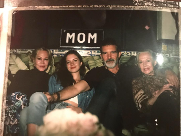 El actor junto a su exmujer, su hija y Tippi Hedren, su exsuegra, en 2018.