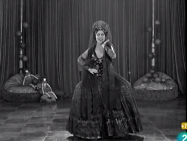 Doña Piquer cantaba coplas y bailaba en 
el corto «From far Seville» (1923).