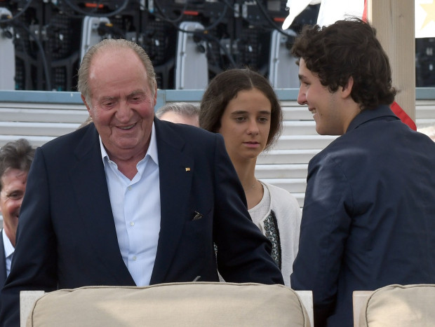 Froilán y su abuelo, Juan Carlos I, en una foto de archivo.