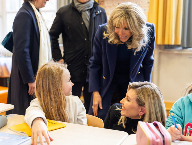 Zelenska en una escuela primaria de París