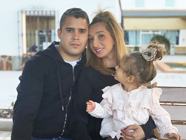José Fernando con Michu y su hija en común.