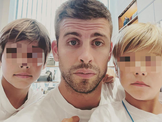 Piqué con sus hijos.