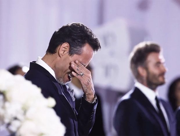 Mark Anthony llorando al ver entrar a su novia en su boda