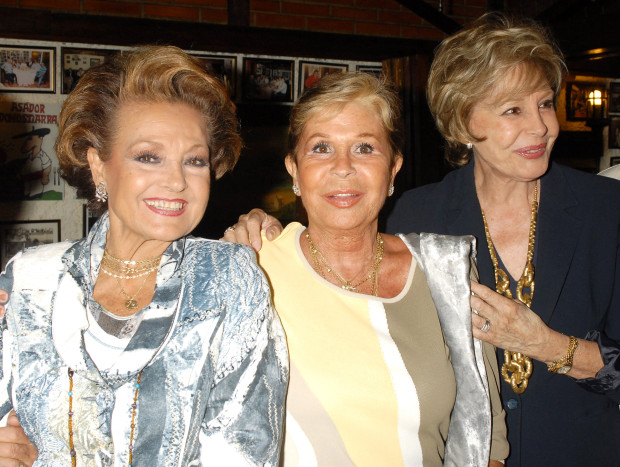 Posado de Carmen Sevilla, Lina Morgan y Laura Valenzuela.