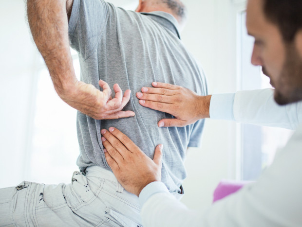 artritis reumatoide síntomas hombre espalda