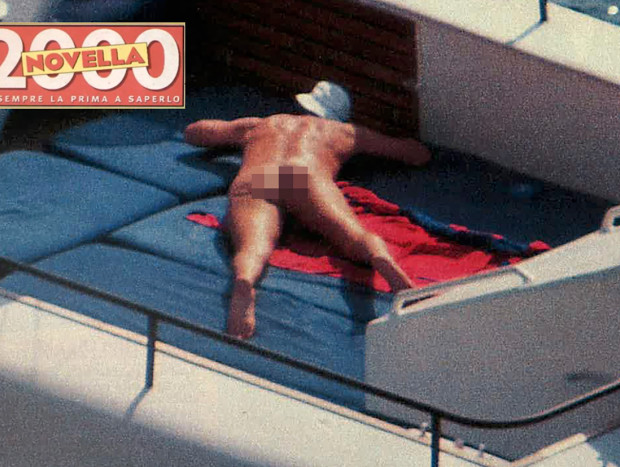 Rey Juan Carlos desnudo en su yate