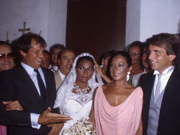 Manuel Benítez con Lola Flores y Lolita el día de su boda.