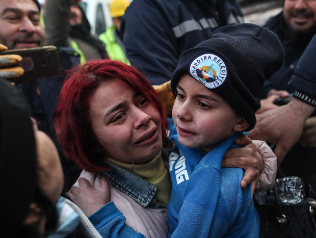 Niño terremoto Turquía.