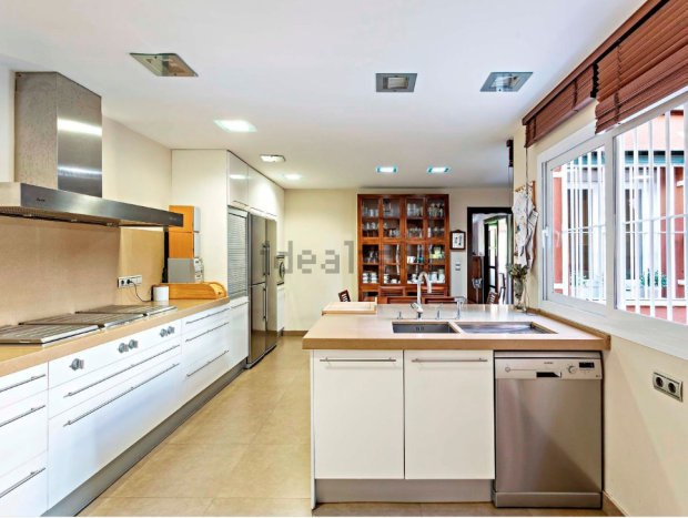 La cocina de casa de Ana Soria es muy amplia y luminosa