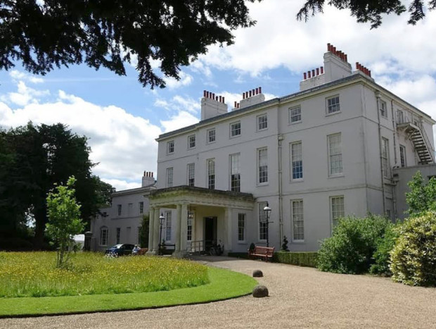Royal Lodge, residencia de Andrés de Inglaterra desde 2004.
