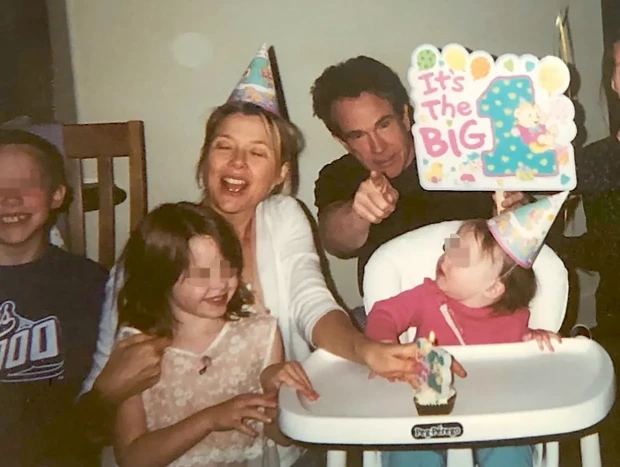 Warren Beatty celebrando con su familia.