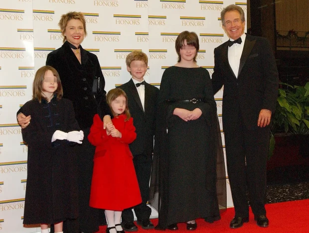 Warren Beatty con sus hijos en un Photocall.