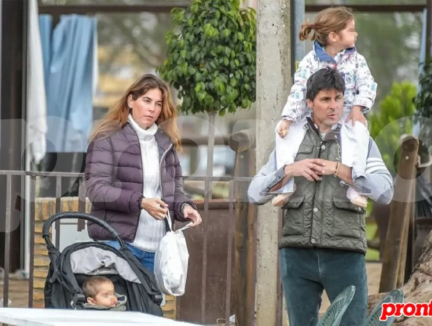 Fran y Lourdes están muy pendientes de sus hijos.