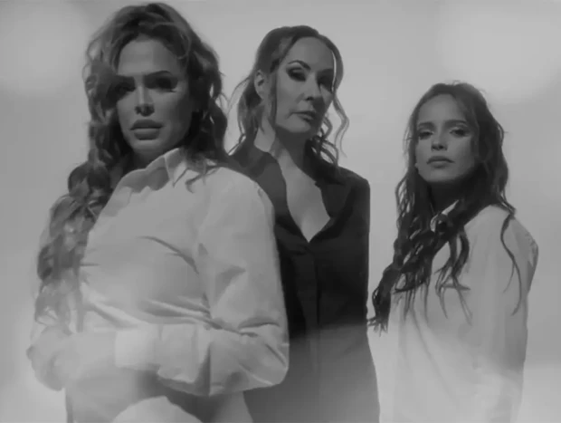 Gloria Camila en un videoclip con Chayo Mohedano y Amor Romeira.
