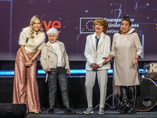 Luján Argüelles con sus compañeras de programa Charo, Victoria y Pilar.