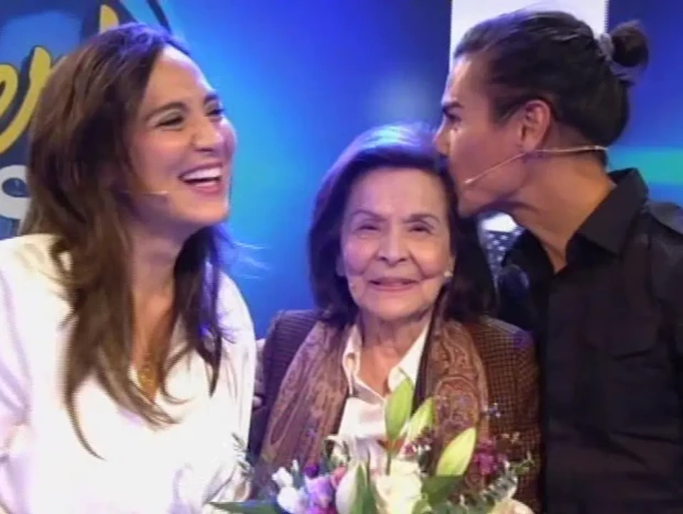Tamara Falcó y Julio José Iglesias en un programa de televisión con su abuela.