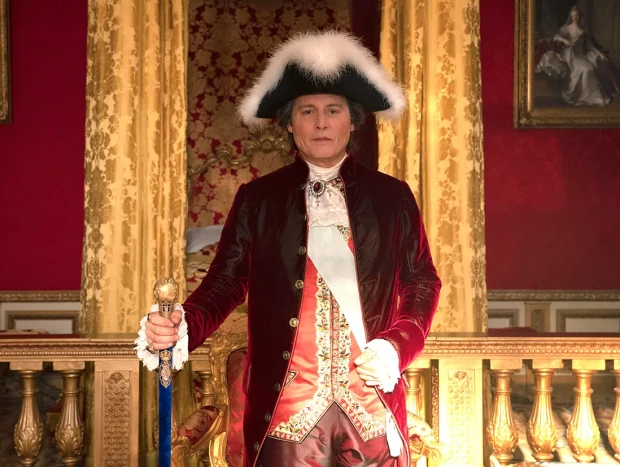Johnny Depp caracterizado como Luis XV