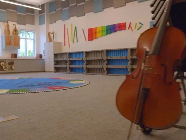 Clases de música en la escuela de los hijos de Shakira