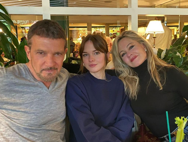 Antonio Banderas, Stella y Melanie Griffith siguen siendo una familia feliz.