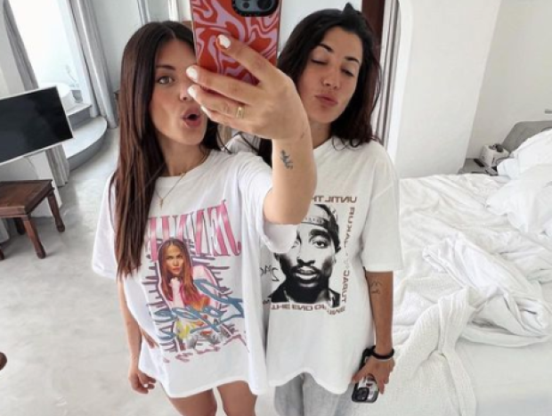 Alba Paul y Dulceida haciéndose un selfie frente al espejo