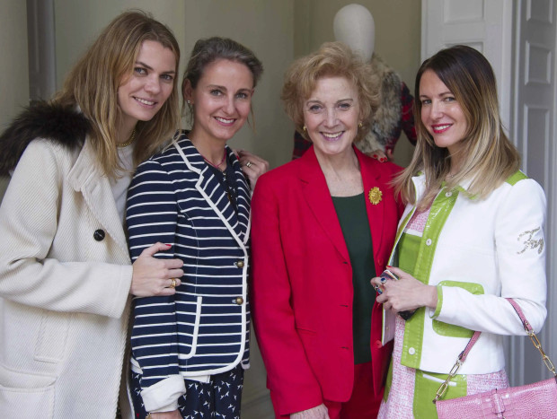 Alejandra de Rojas, con Carla Royo-Villanova, Marisa Paredes y Vega Royo-Villanova.