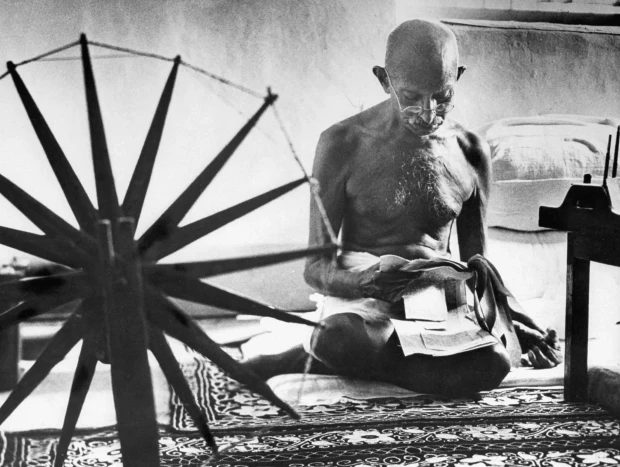 En su renuncia a las posesiones materiales, Gandhi sólo conservó una rueca para tejer algodón.