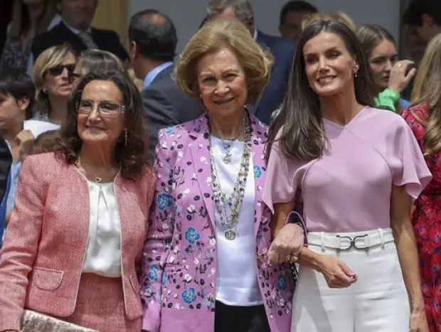 La reina Letizia con su madre y su suegra.